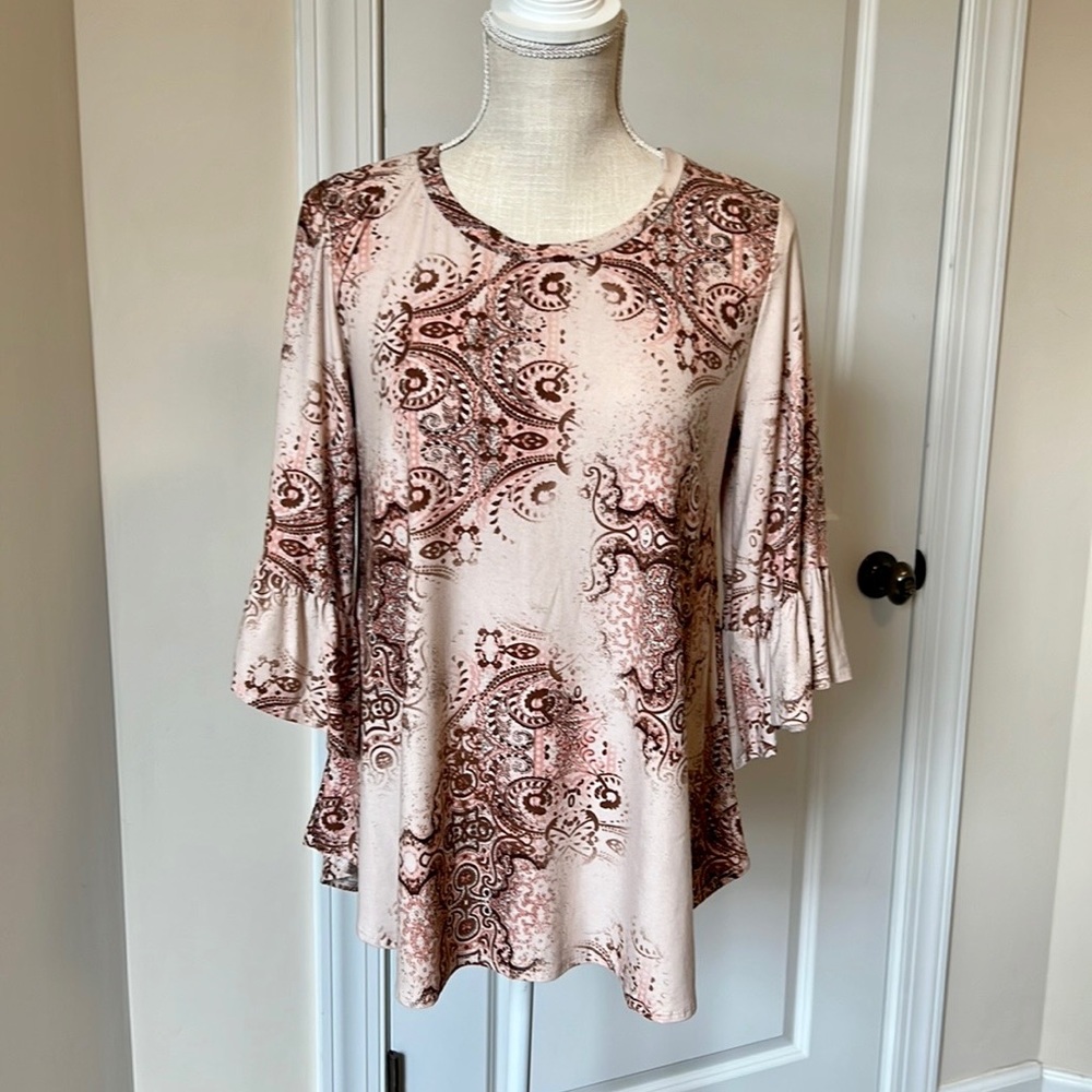 NWT Latte MoroccanTop Cute Bell Sleeve Size Medium